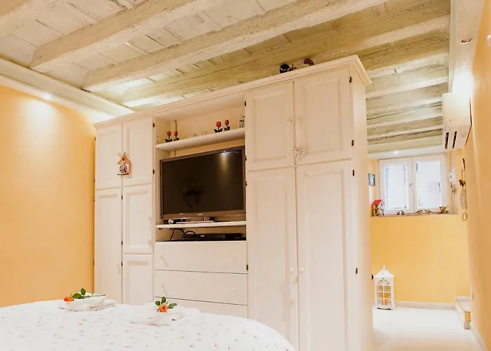 La Casa Degli Uccellini * Lucca